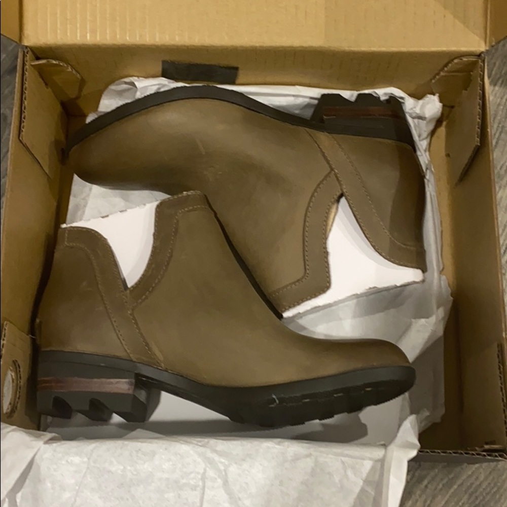 NEW • Sorel • Lolla Cut Out Ankle Booties Brown - Picture 5 of 6